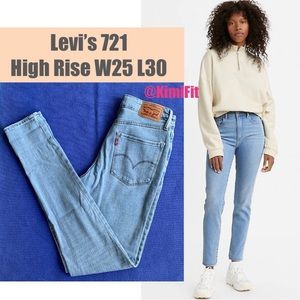 Levi’s 721 High Rise Skinny Jeans Medium Light Wash Denim Blue W25 L30